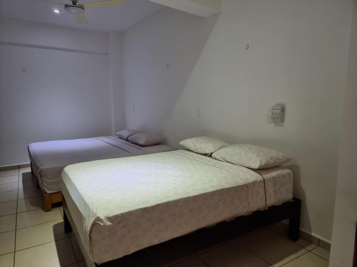 A Una Calle Del Ado 5Ta Avenida Плая дел Кармен Екстериор снимка